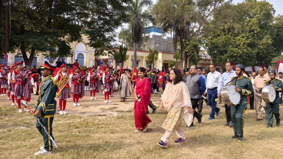 state level school band competition organized in Lucknow Children from 18 divisions are participating
