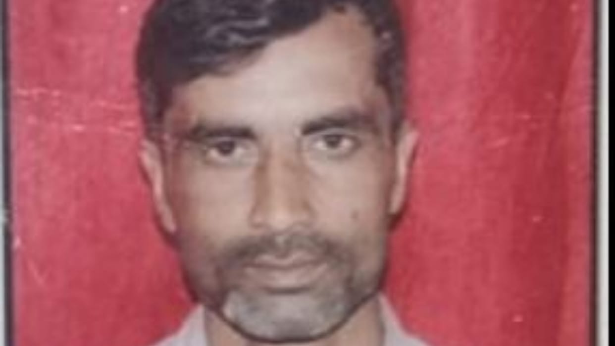 body of a farmer was found hanging from a tree in Bareilly