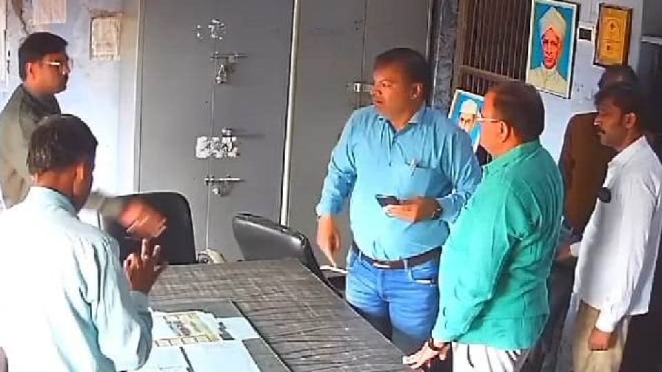 Clerks expressed displeasure over the slapping incident in GSAS College