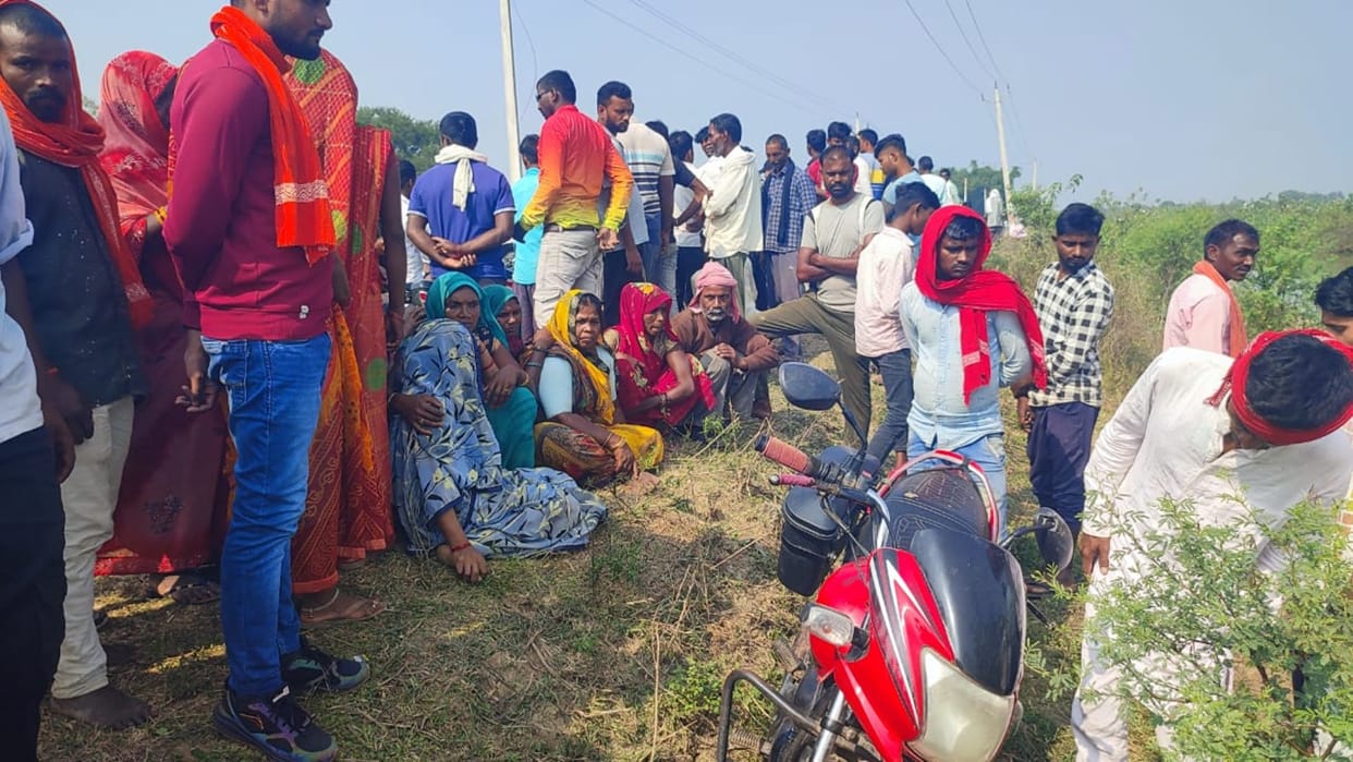 Young man missing and bike found abandoned near canal in sonbhadra
