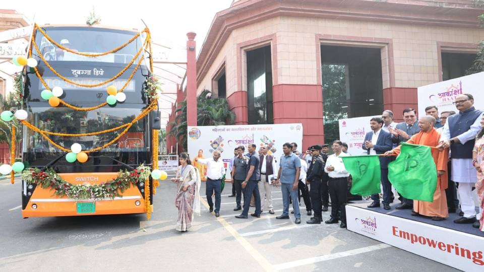 CM Yogi flagged off double-decker electric bus in Lucknow special facilities will be provided to women