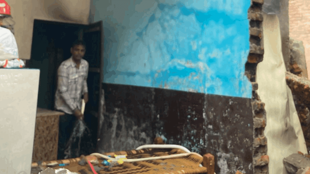 cylinder explosion in house in Sultanpuri Delhi