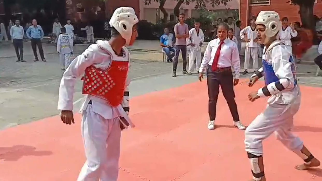 Kanpur: Players won medals in Taekwondo by defeating their opponents