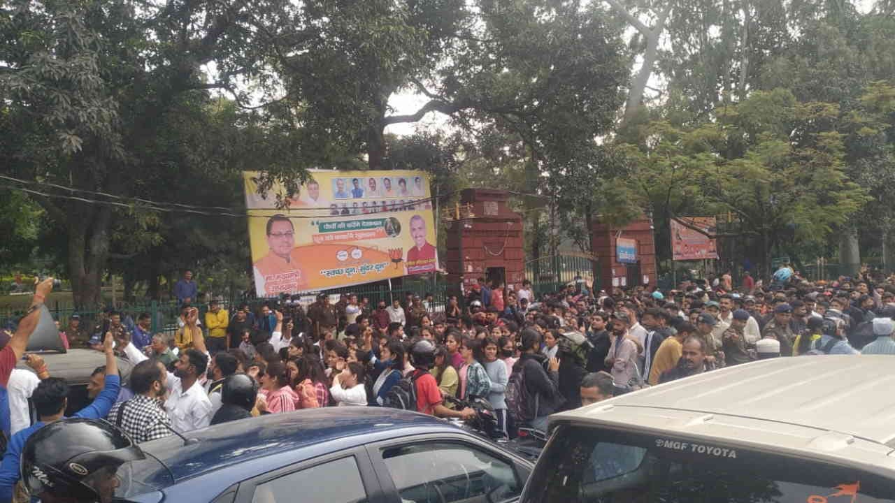 Uttarakhand Unemployed Organization Demonstration march to CM residence read all Updates in hindi