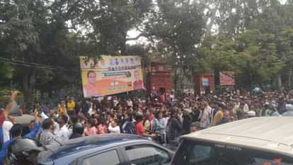 Dehradun: राजधानी में बेरोजगार संगठन का प्रदर्शन, सैकड़ों की संख्या में एकजुट युवा सीएम आवास कूच करने पहुंचे Uttarakhand Unemployed Organization Demonstration march to CM residence read all Updates in hindi