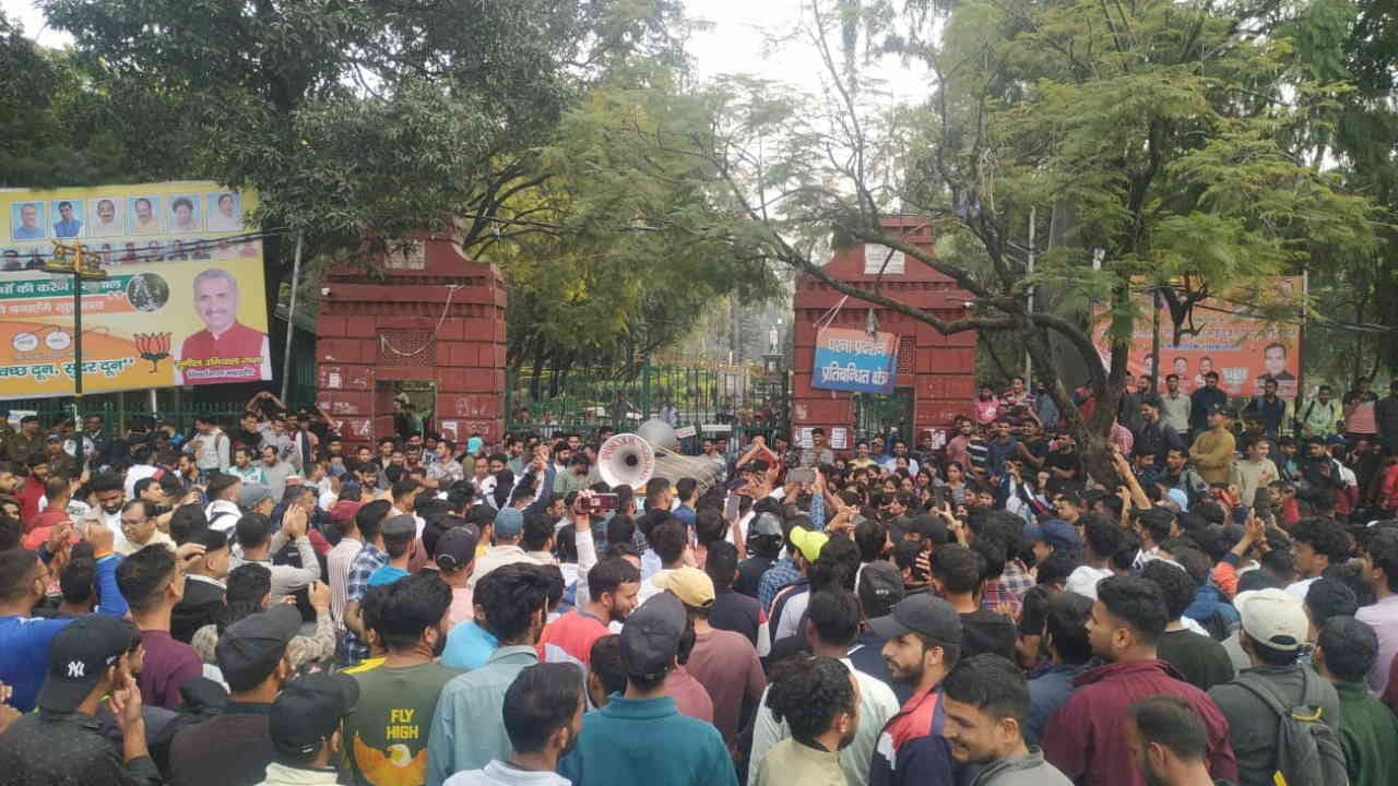 Uttarakhand Unemployed Organization Demonstration march to CM residence read all Updates in hindi