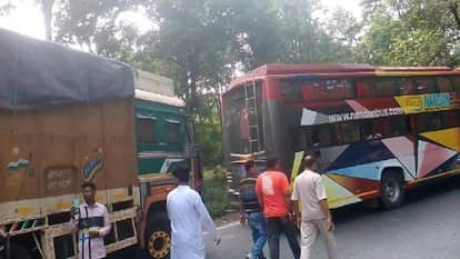 highway connecting MP-CG has been jammed for the last 16 hours big vehicles are stuck for 10 km on both sides