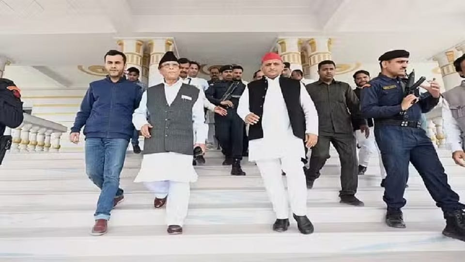 Akhilesh Yadav will reach Rampur on monday to meet Azam family