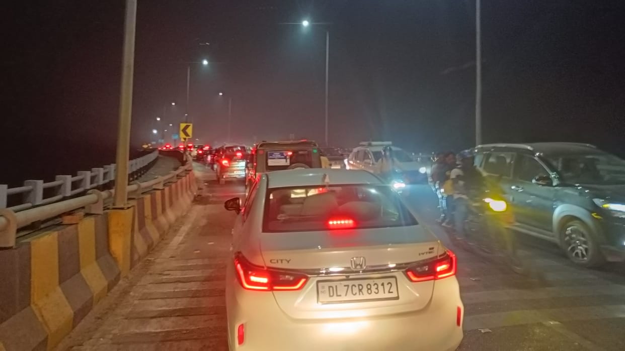 Bihar News : Huge traffic jam on Sonpur Digha Bridge, lifeline connecting Patna to North Bihar, saran news