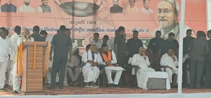Bihar by-election: CM Nitish Kumar, Jitan Ram Manjhi, Deepa Manjhi, NDA arrived in Gaya to campaign.