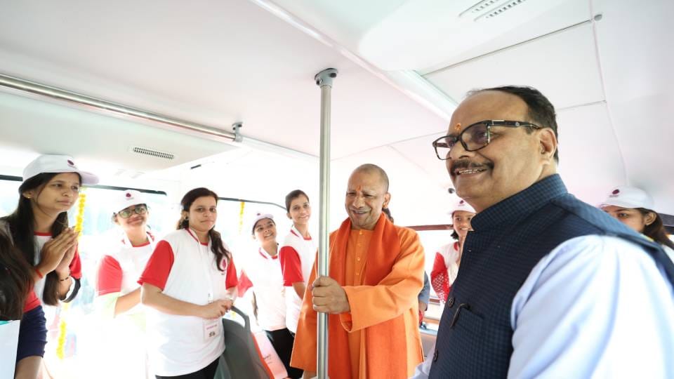 Travel in double decker electric bus in Lucknow know route chart and fare