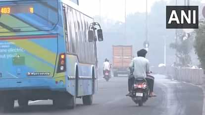 People in Delhi are forced to breathe in very bad air