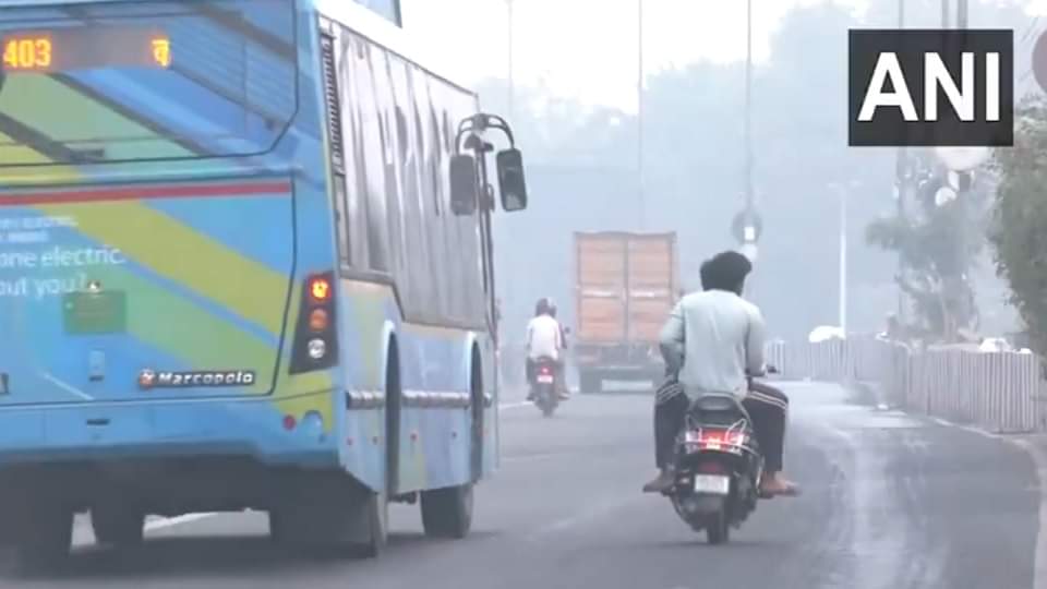 Delhi-NCR AQI Weather Update Today: Smog Increased Along with Fog, Air Index Quality Level Delhi News in Hindi