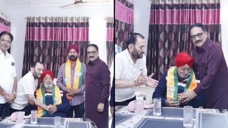 Former Delhi minister and AAP leader Harsharan Singh Balli joins BJP