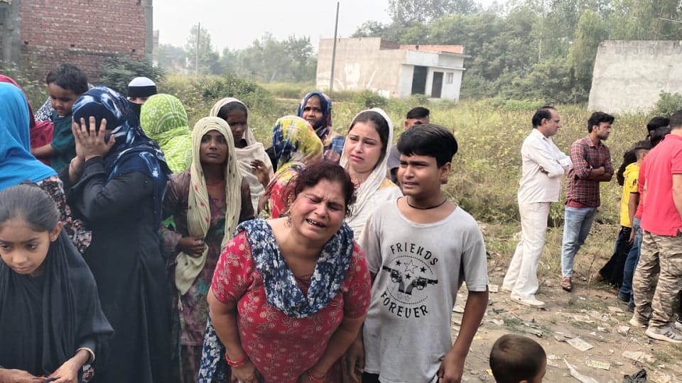 UP News: Triple murder in Bijnor, murder of husband, wife and son with a screwdriver, bloodied bodies found.