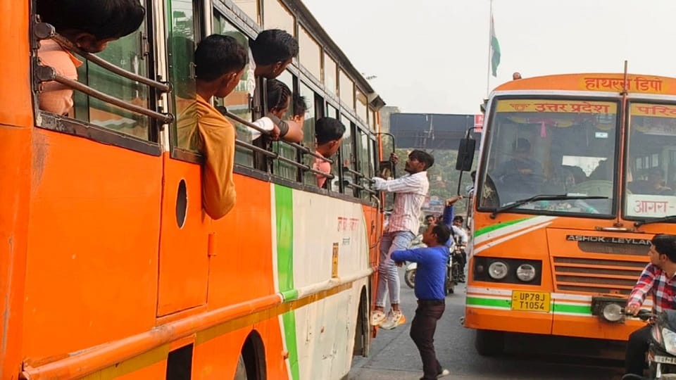 Bus service started from Sikandrarao, Hasayan, Bajidpur