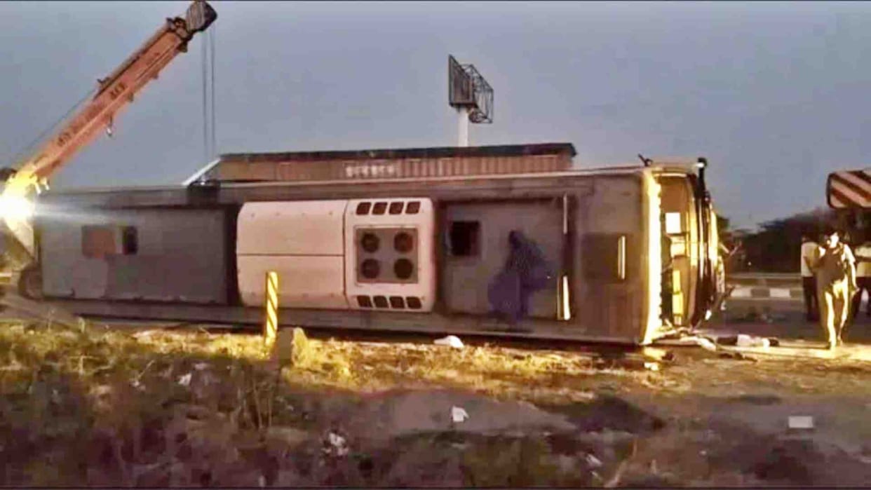 Kekri News: A bus full of passengers overturned while trying to save a pedestrian, two died