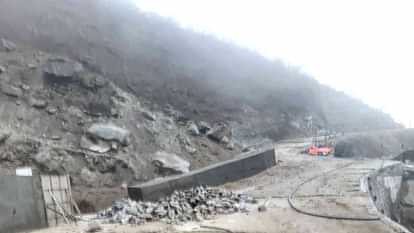 Kedarnath reconstruction work is in full swing amidst the cold  700 workers are working Watch Photos