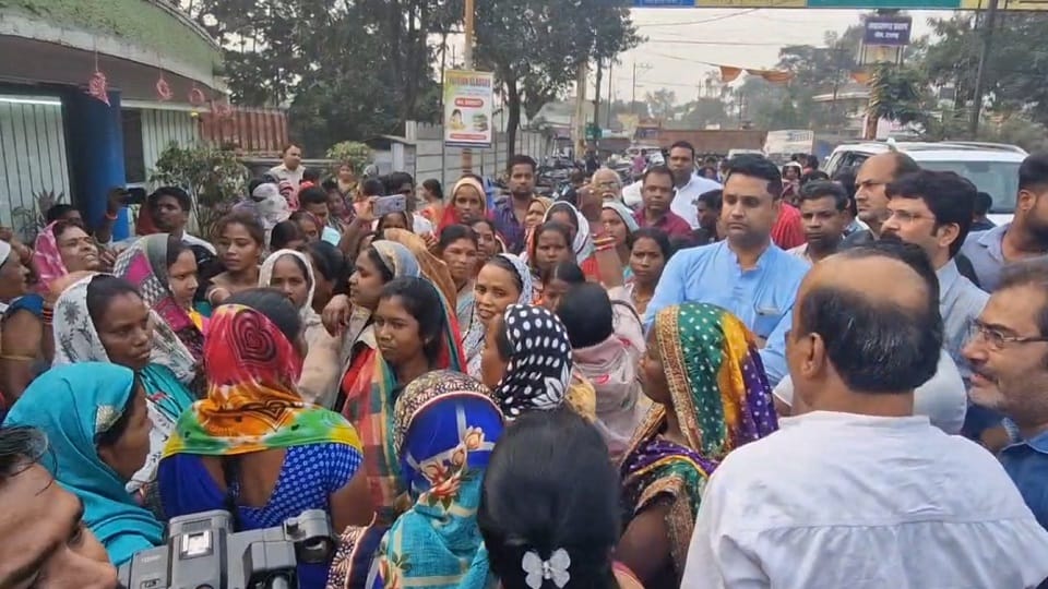 Hundreds of people created a ruckus in front of the police station angry over the working of police in Raigarh