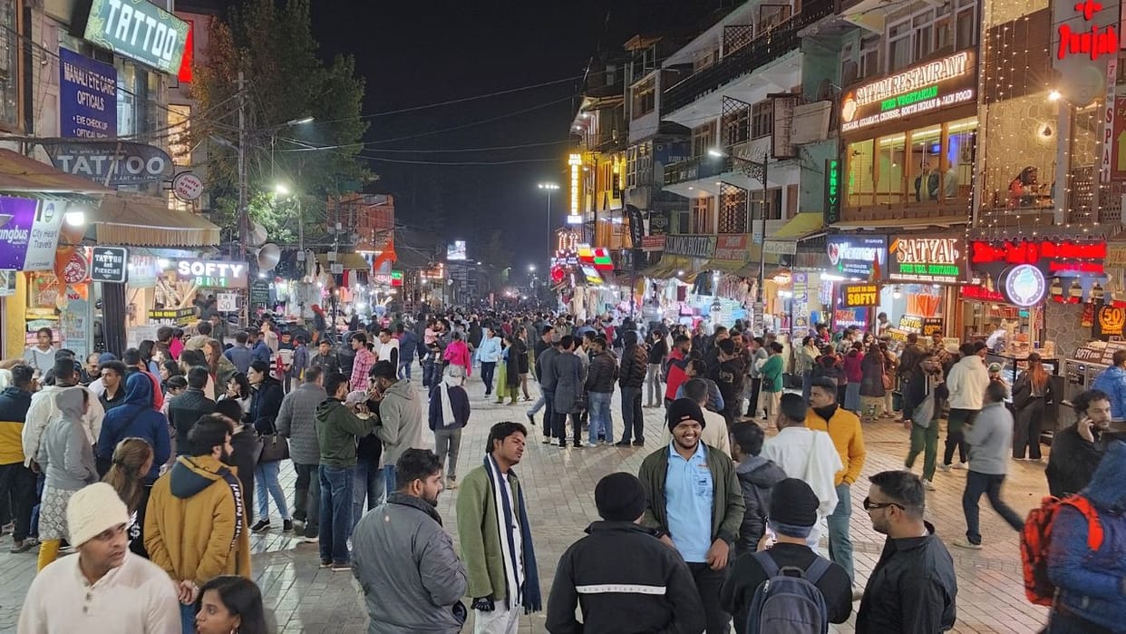 Himachal Tourism More than 30000 tourists reached Manali in three days