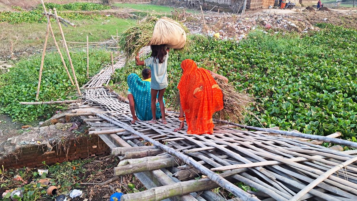 Muzaffarpur News: Villagers disappointed over condition of Chachari bridge of Bara Kokil village, British rule
