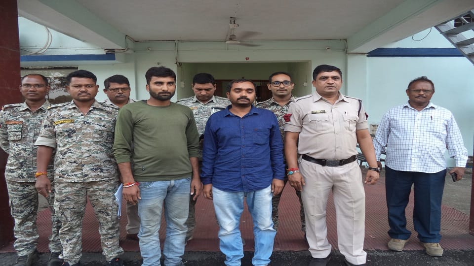 Case of 35 tonnes of iron rods being stolen accused truck driver and trader arrested in Raigarh