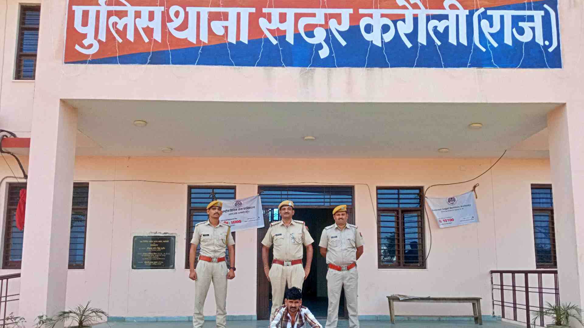 पुलिस की गिरफ्त में आरोपी।