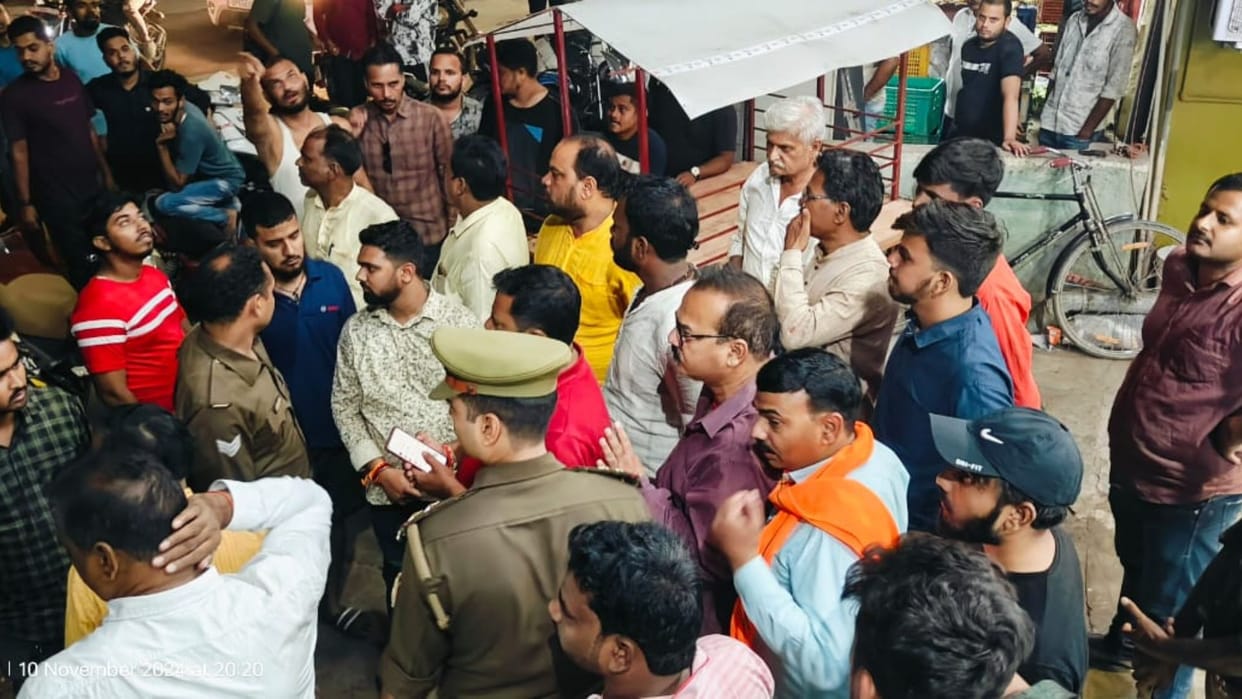 Drunken youths beat up BJP councilor and his son