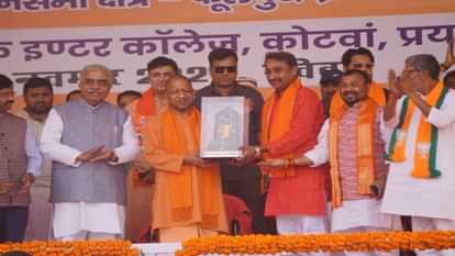 Chief Minister Yogi Adityanath sought votes for BJP candidate Deepak Patel in Phulpur Assembly.