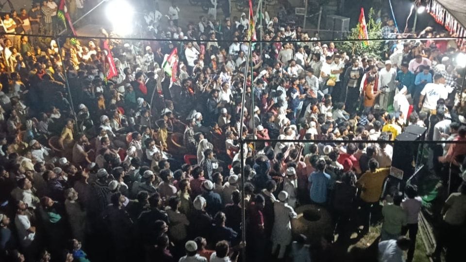When MP Iqra Hasan reached Meerapur assembly to campaign she was surrounded by a crowd of supporters