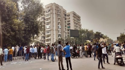 Heavy police force deployed outside UPPSC, competitive students have prepared for demonstration