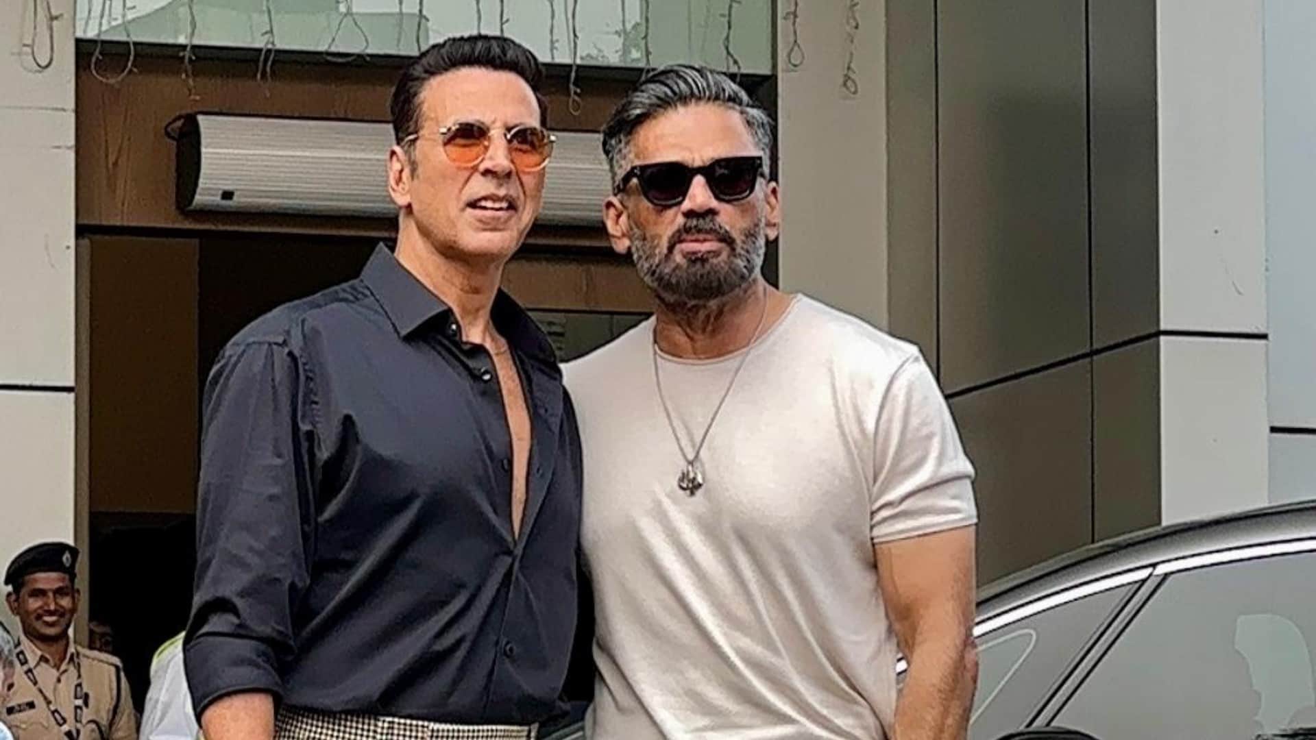 Akshay kumar Suneil Shetty Paresh Rawal Spotted together at the airport talks started again about Hera Pheri 3