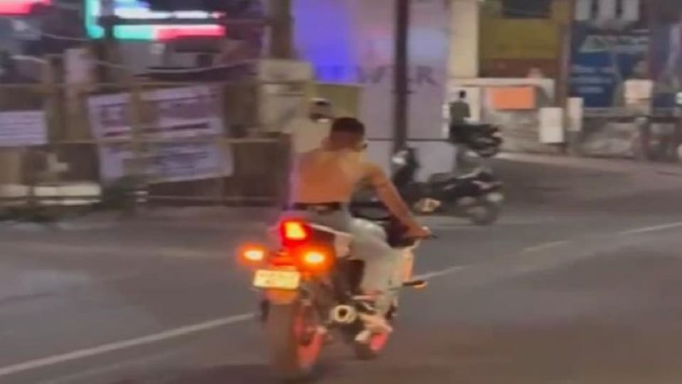 Police challaned a man who was doing bike stunts by being half naked to make a reel in haldwani nainital road