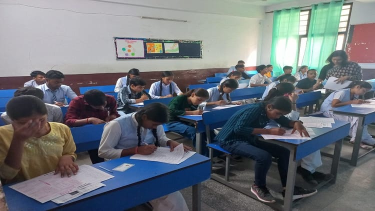 खबर शहर , अतुल माहेश्वरी छात्रवृत्ति परीक्षा 2024: उत्साह के साथ केंद्र पर पहुंचे परीक्षार्थी, 509 विद्यार्थी हुए शामिल – INA