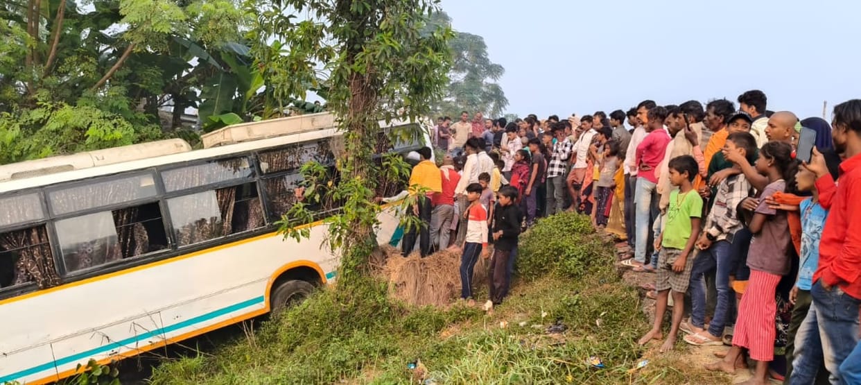 Bihar: Bus full of passengers overturned on roadside in Sitamarhi, 12 passengers injured; Bihar Police