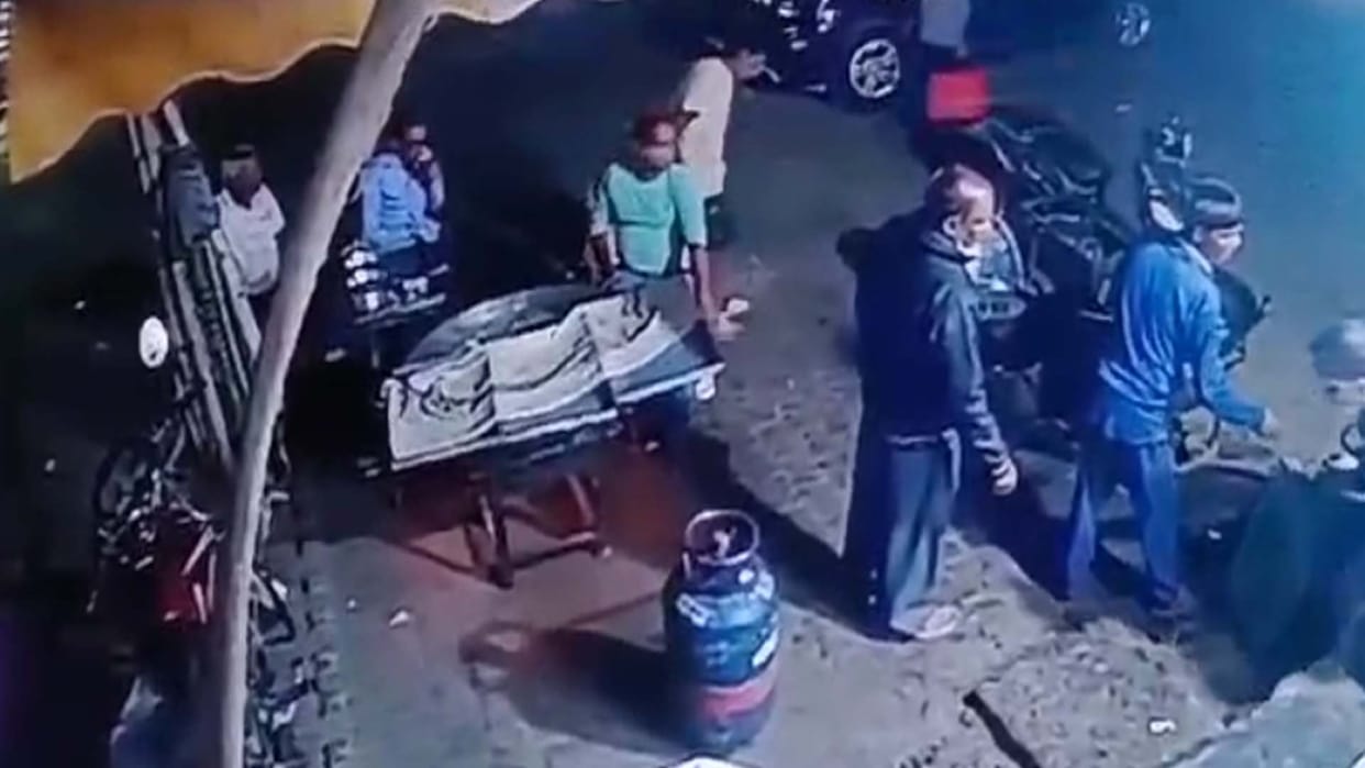 Kanpur: Young man falls into a cauldron of boiling milk on a furnace outside a sweet house, dies