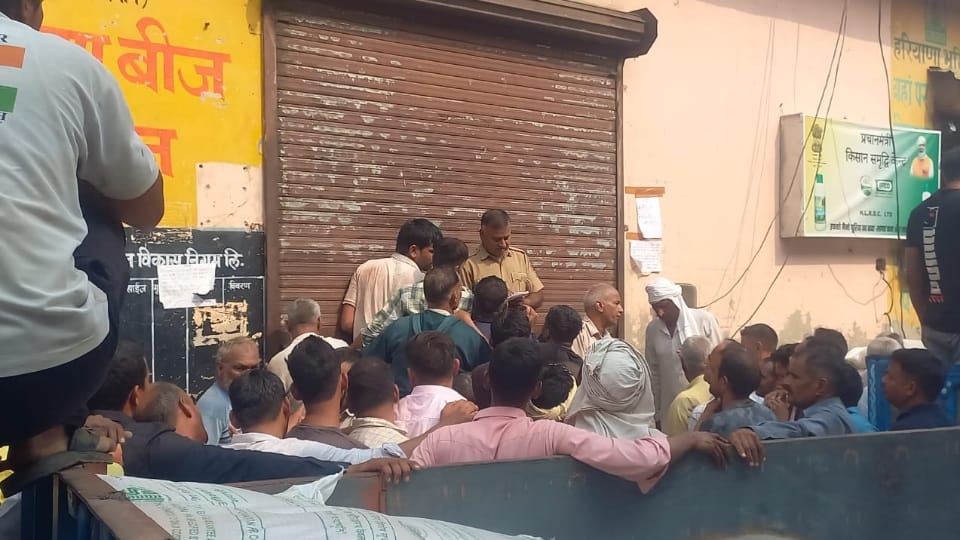 Clash between farmers and police over wheat seeds in Jhajjar