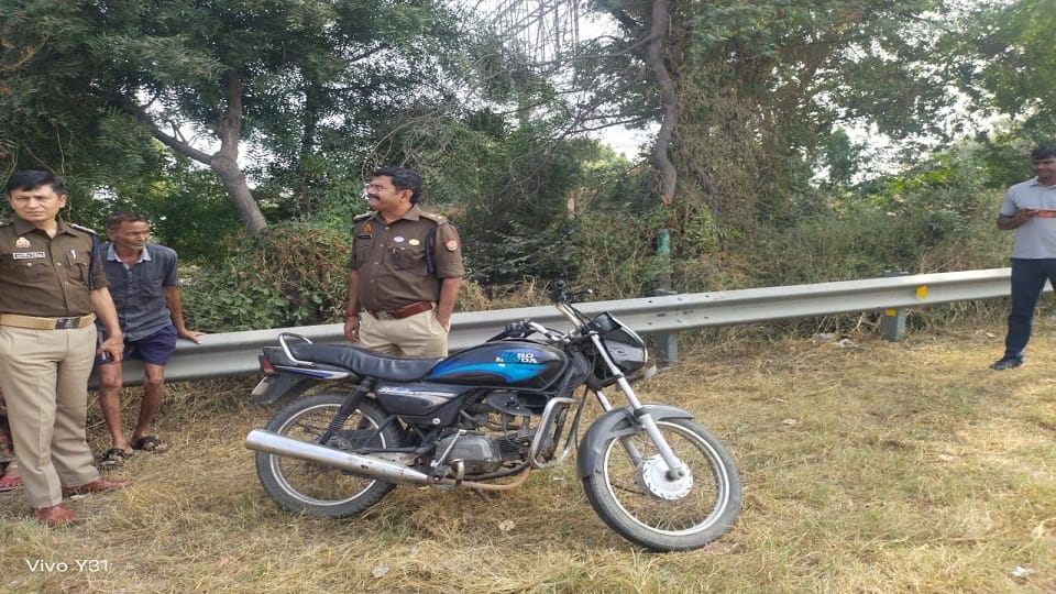 Cash collection worker robbed of Rs 12 lakh on Yamuna Expressway bike riding miscreants committed the crime