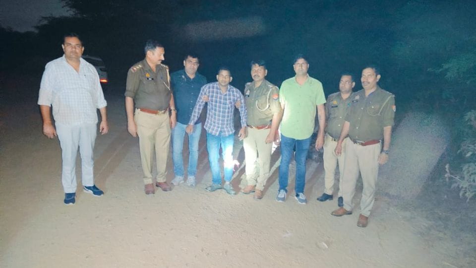 police arrested a criminal absconding under Gangster Act in an encounter In Greater Noida