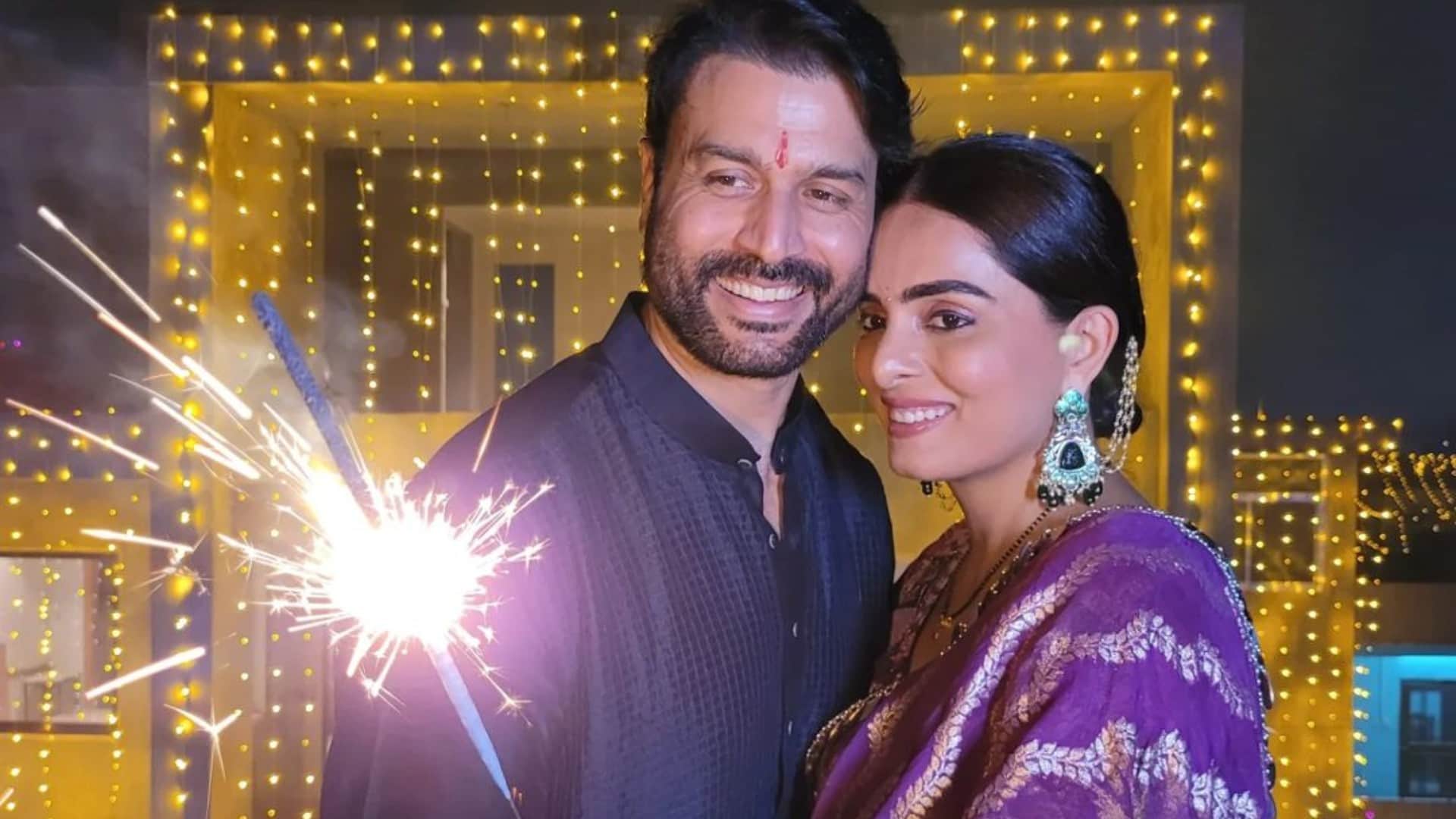 Kundali bhagya fame Ruhi Chaturvedi announce pregnancy on husband Shivendraa Om Saainiyol birthday