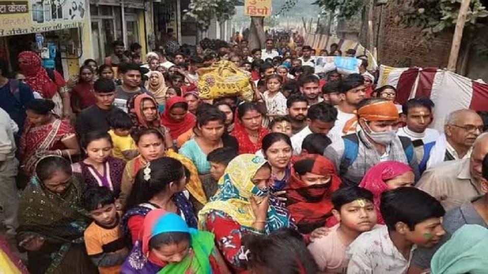 Due to the faith of the devotees, Akshaya queue was formed on the Parikrama route