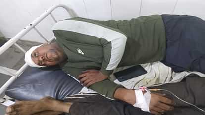 Karauli News : बच्चों की बीच की कहासुनी में बड़ों ने चलाए लाठी-डंडे, दो पक्षों के झगड़े में 6 लोग घायल Karauli News: In the dispute between children, elders used sticks, 6 people injured in the fight