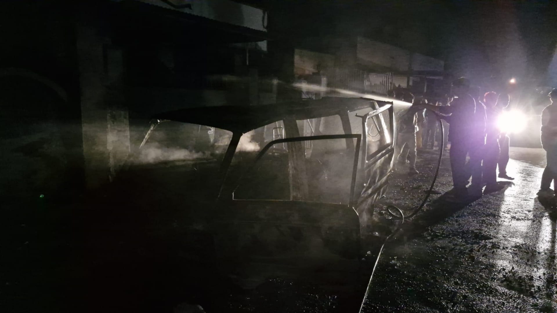 Chittaurgarh Illegal business of petroleum was going on middle of population three houses damaged due fire