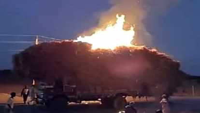Kekri truck loaded with fodder collided with an electric wire caught fire and burned completely