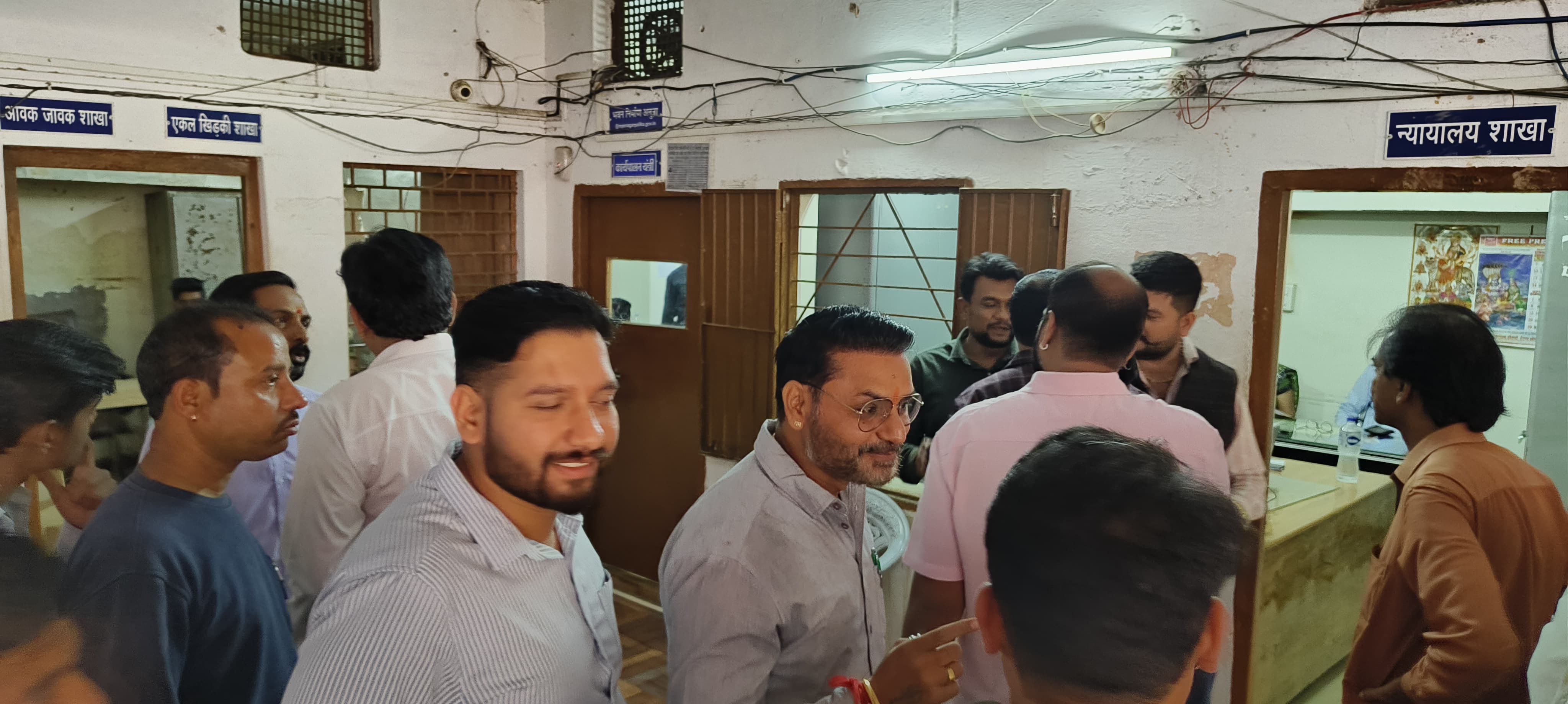 सीहोर नगर पालिका में कार्रवाई करने पहुंची लोकायुक्त की टीम