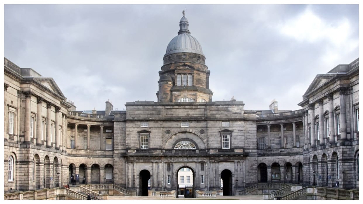 UK edinburgh University warns rich students over treating poor students after oxford incident
