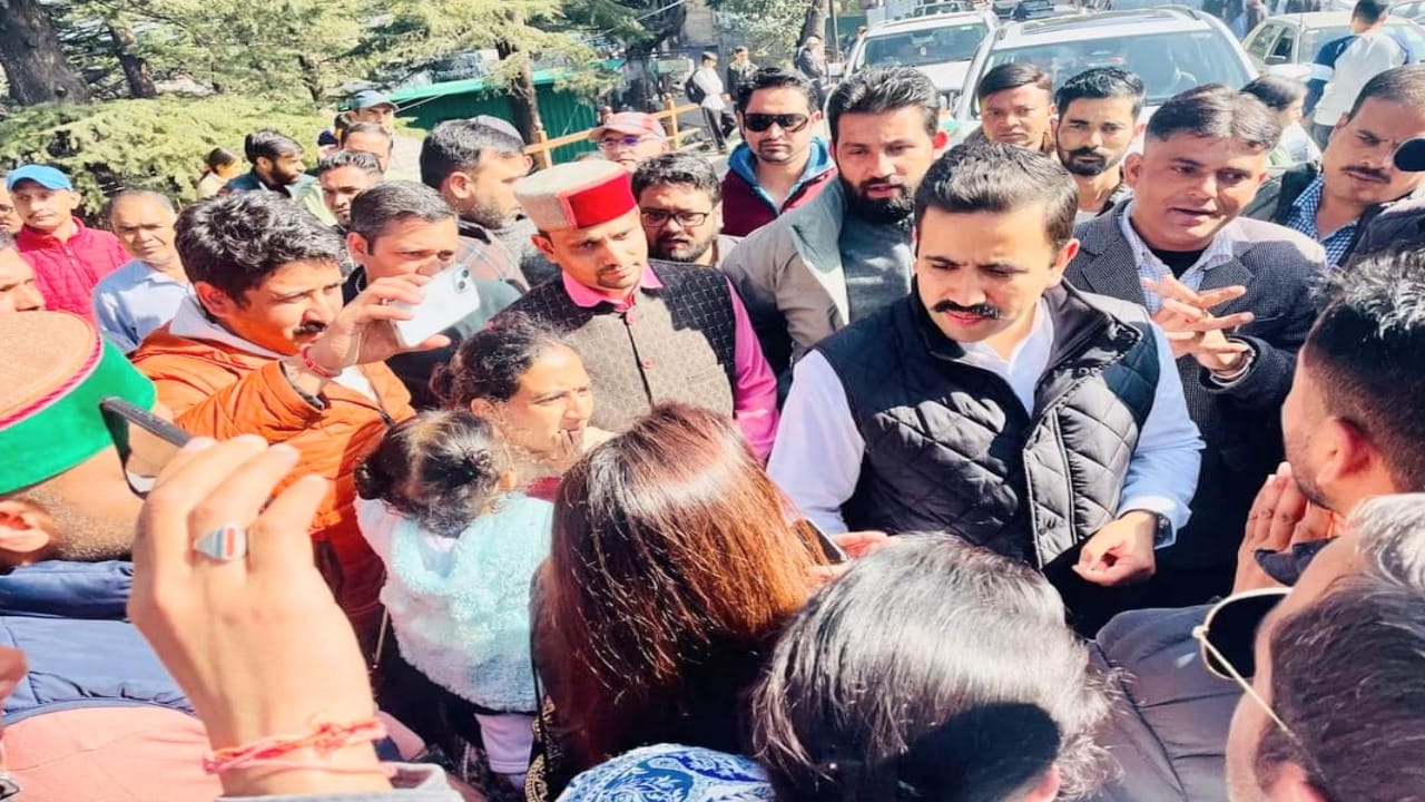Vikramaditya singh met the agitating vocational teachers, assured to raise their demands in the cabinet meetin