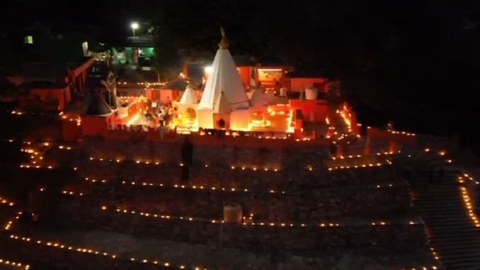 Rameshwar Ghat illuminated with the light of 1100 lamps