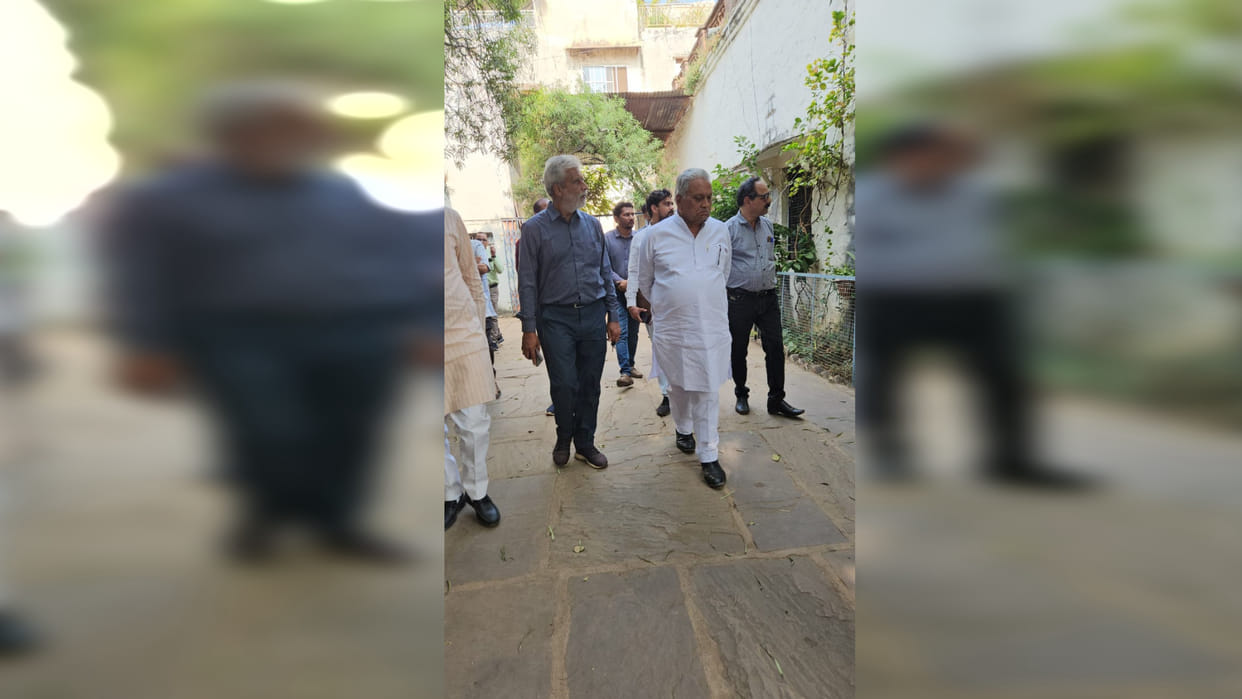 Shivpuri MLA Devendra Jain went out to listen to people's problems