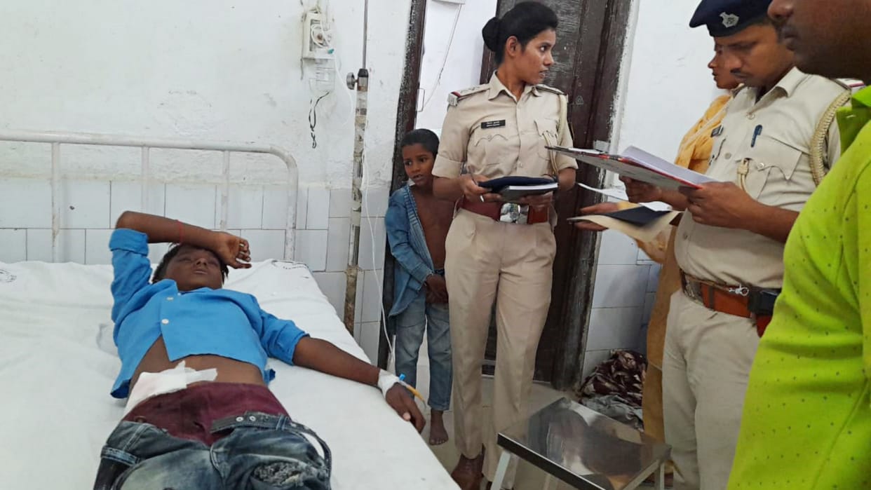 Bihar News: eight-year-old student who went to see a fight in Siwan was shot, two others were injured